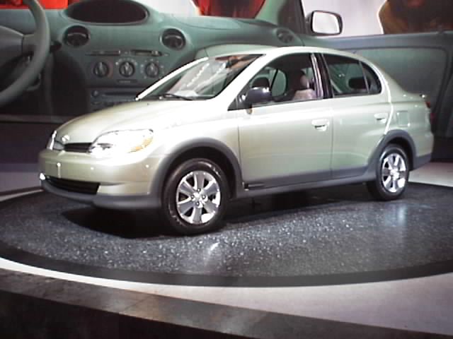 Toyota Echo 2000 Model. Toyota Echo 2000 Green