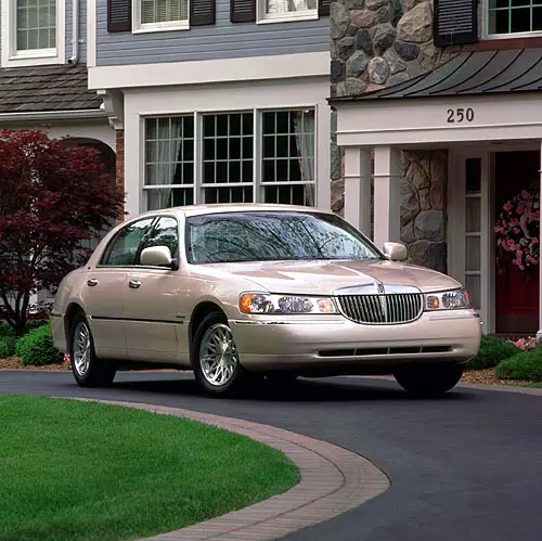 New Car/Review. 1998 LINCOLN TOWN CAR CARTIER