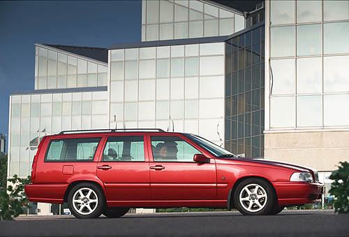 SEE ALSO: Volvo Buyer's Guide. SPECIFICATIONS Manufacturer's Suggested 