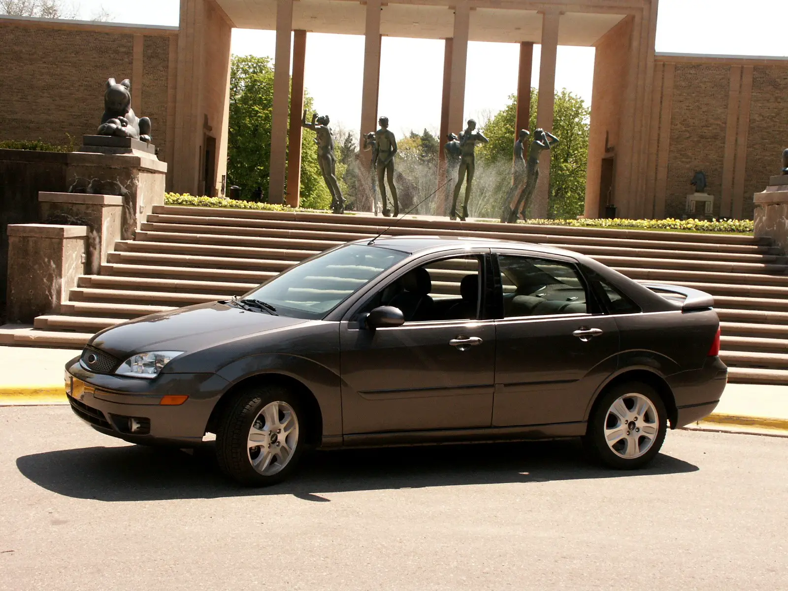 2005 Ford Focus ZX4 ST Review