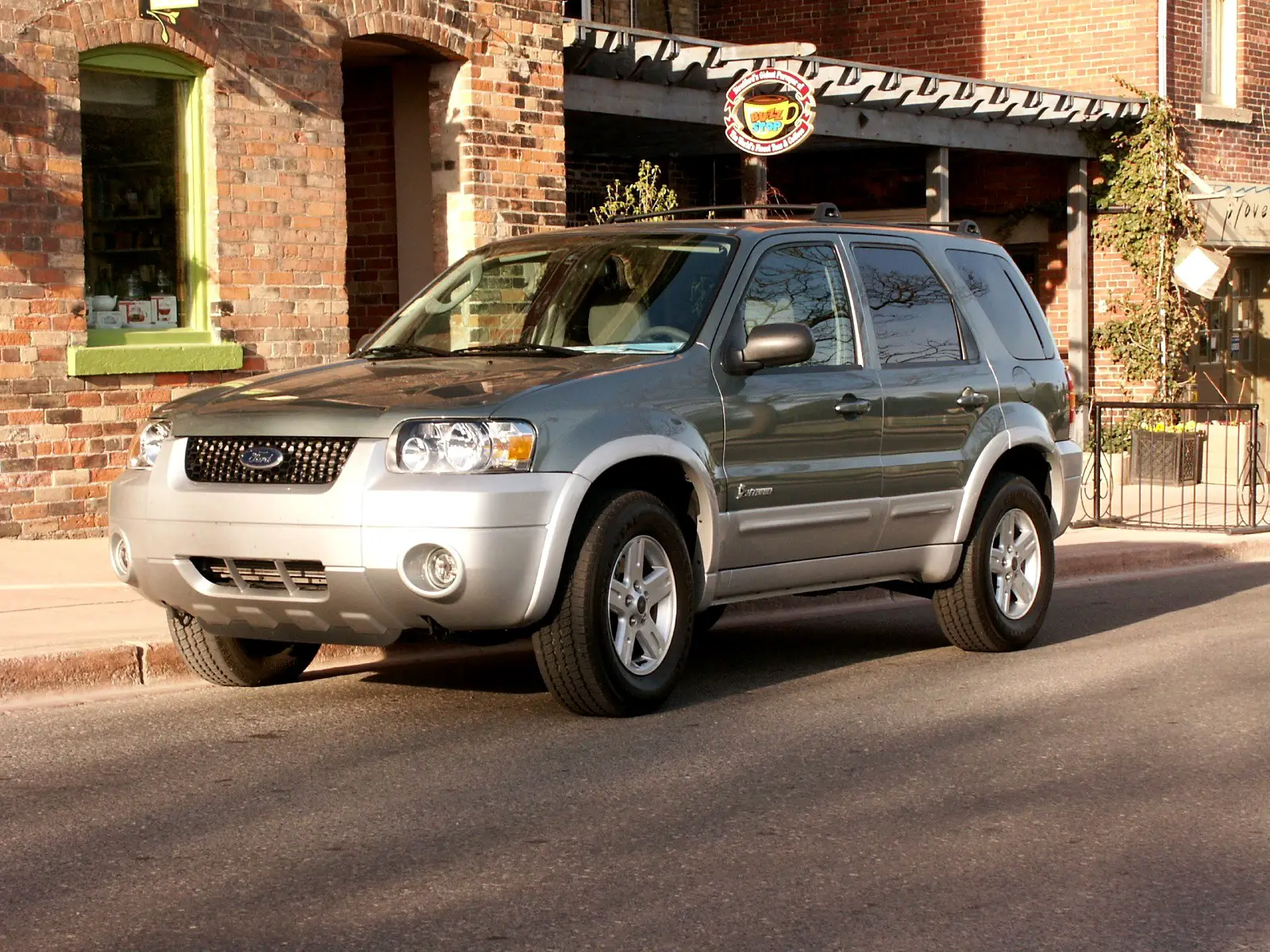 Ford Escape Review on 2005 Ford Escape Hybrid Review