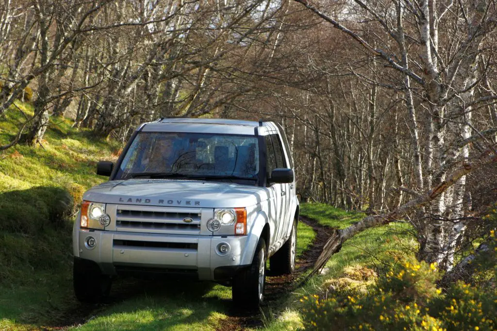 The 2009 Land Rover Discovery 3 continues this theme with incorporation of 