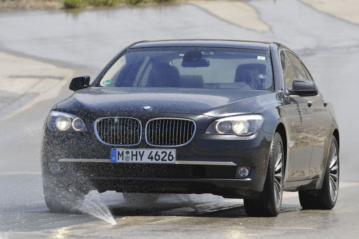 BMW 750i xDrive 2010