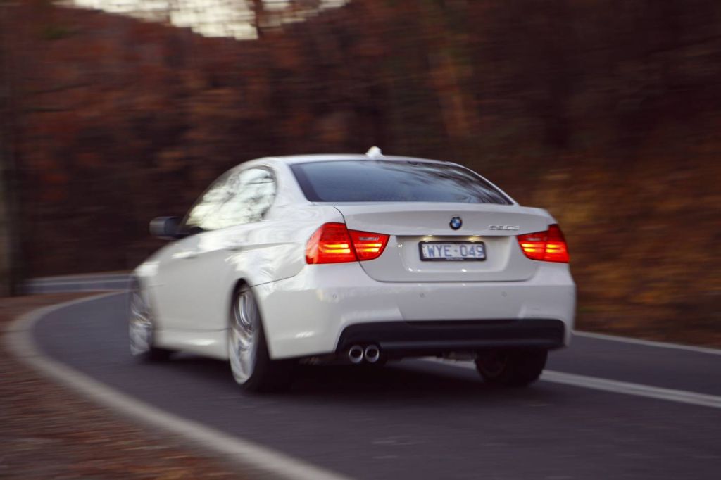 Sibling Rivalry BMW 330d Versus BMW 335i