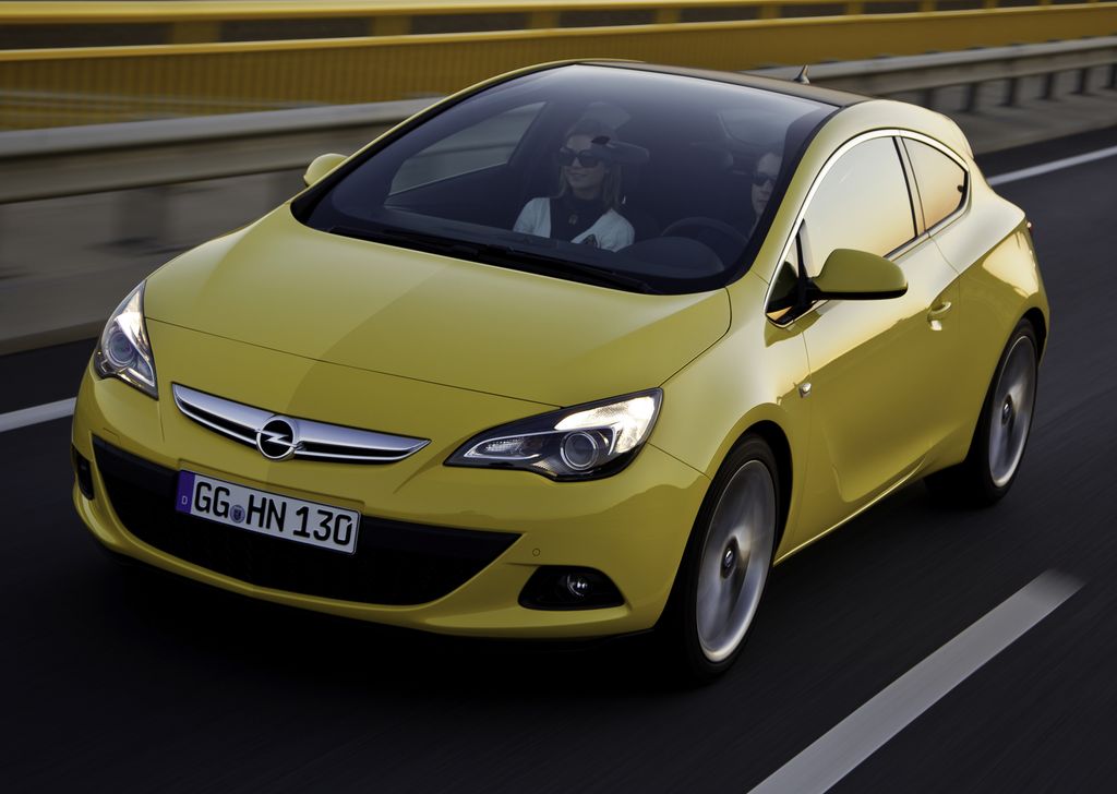Opel Astra GTC Panoramic Windscreen for New Perspectives