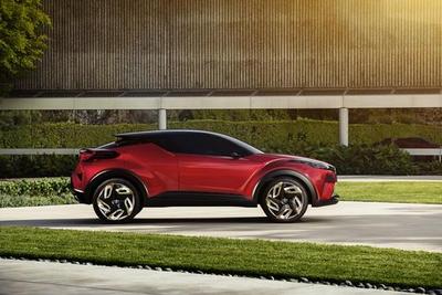 Toyota C-HR Concept (select to view enlarged photo)