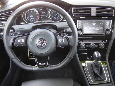 2016 Volkswagen Golf R Review(select to view enlarged photo)