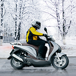 Also for motor scooters: Winter tyres offer advantages in wet and icy conditions (Photo: Business Wire)