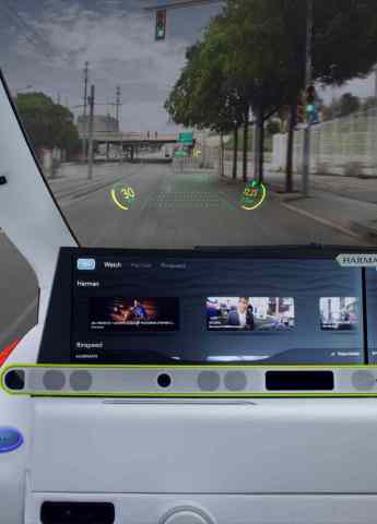 Wide view angle full windshield heads-up display by HARMAN and WayRay (Photo: Business Wire)