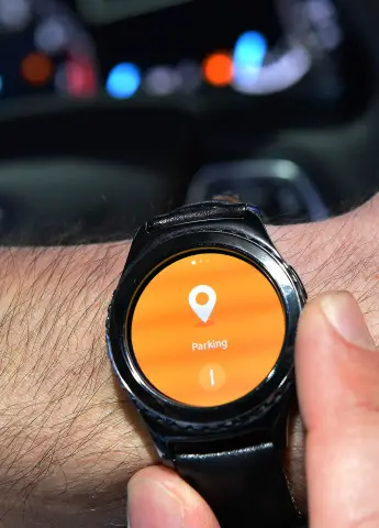 With the new Gear Auto Link app, Samsung Gear S2 and S3 smartwatch owners soon will be able to integrate with Ford SYNC®-equipped vehicles for convenient parking reminders and alerts to help them stay attentive while driving. (Photo: Business Wire)