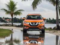 2017 NIssan Rogue Overview Plus Head to Head Versus 2016 Nissan Rogue