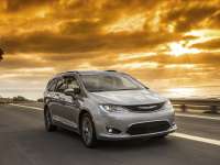 All-new 2017 Chrysler Pacifica Named to Wards 10 Best User Experience List +VIDEO