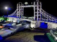 ALL-NEW LAND ROVER DISCOVERY MAKES DEBUT ON GIANT LEGO TOWER BRIDGE
