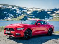Surge in Exports Makes Ford Mustang Best-Selling Sports Car on the Planet for 2016 +VIDEO