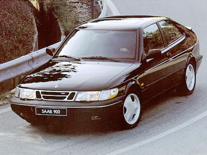 1994 SAAB 900 SE - V6. by: BILL RUSS. SEE ALSO:Saab Buyer's Guide