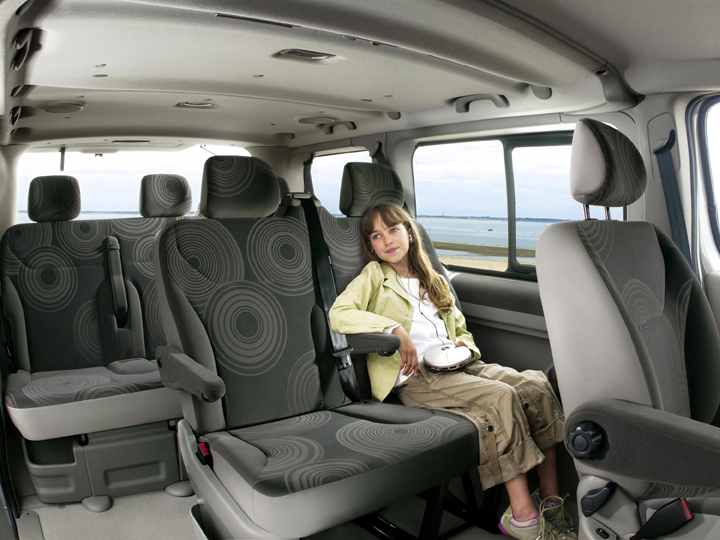 Renault Introduces The New Trafic Passenger And Trafic