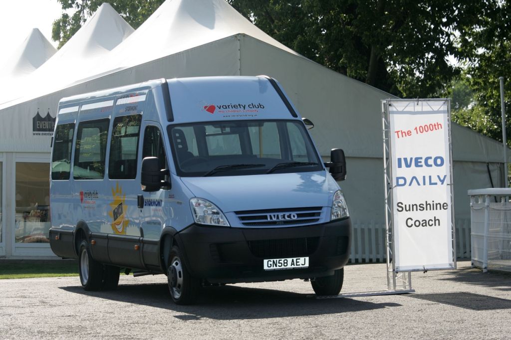 club travel minibuses