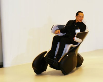 I-Real, un fauteuil mobile dans un aéroport japonais