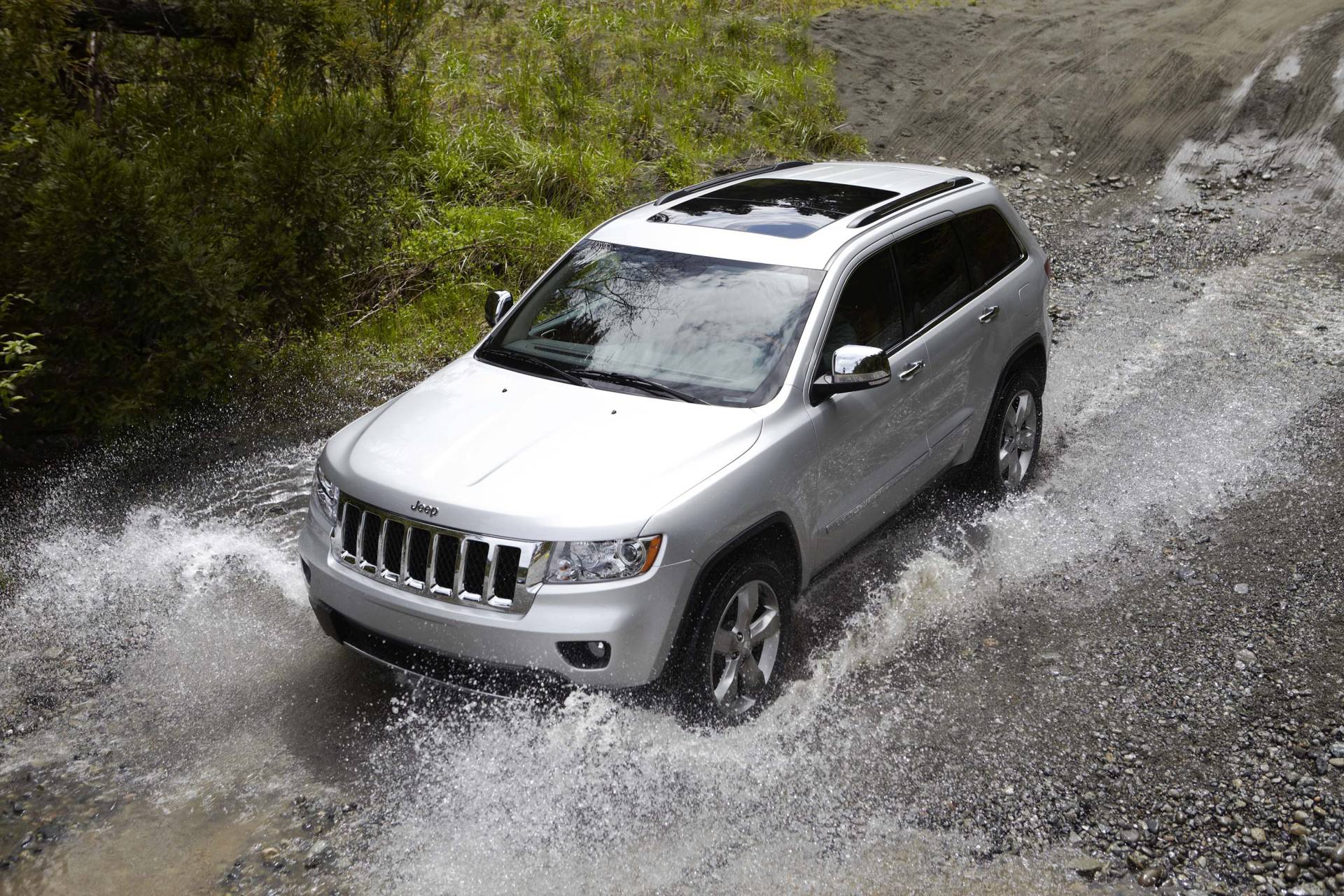 13 Jeep Grand Cherokee Laredo 4x4 Review By John Heilig