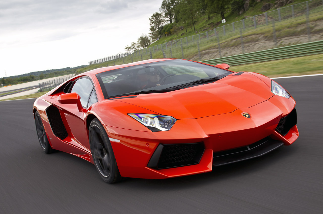 Amazing Features of Lamborghini Aventador LP700-4