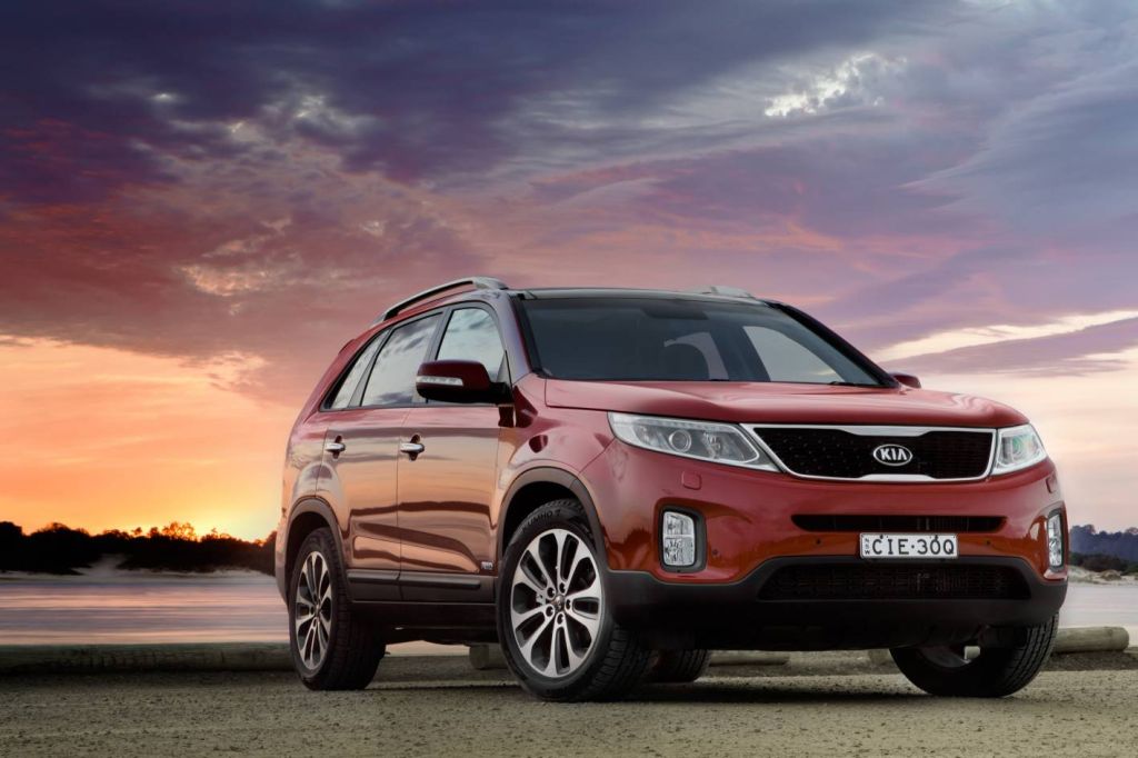 синий автомобиль Kia Sorento загрузить