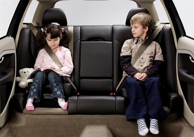 kids in seat belts (select to view enlarged photo)