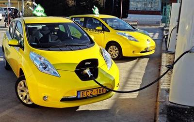 nissan leaf taxi (select to view enlarged photo)