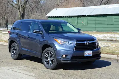 2016-toyota-highlander- (select to view enlarged photo)