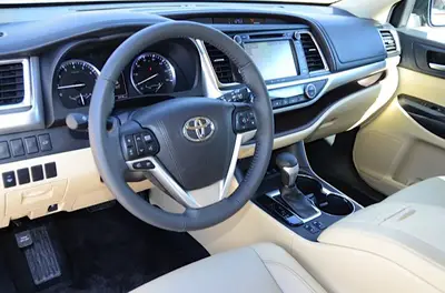 2016-toyota-highlander- (select to view enlarged photo)