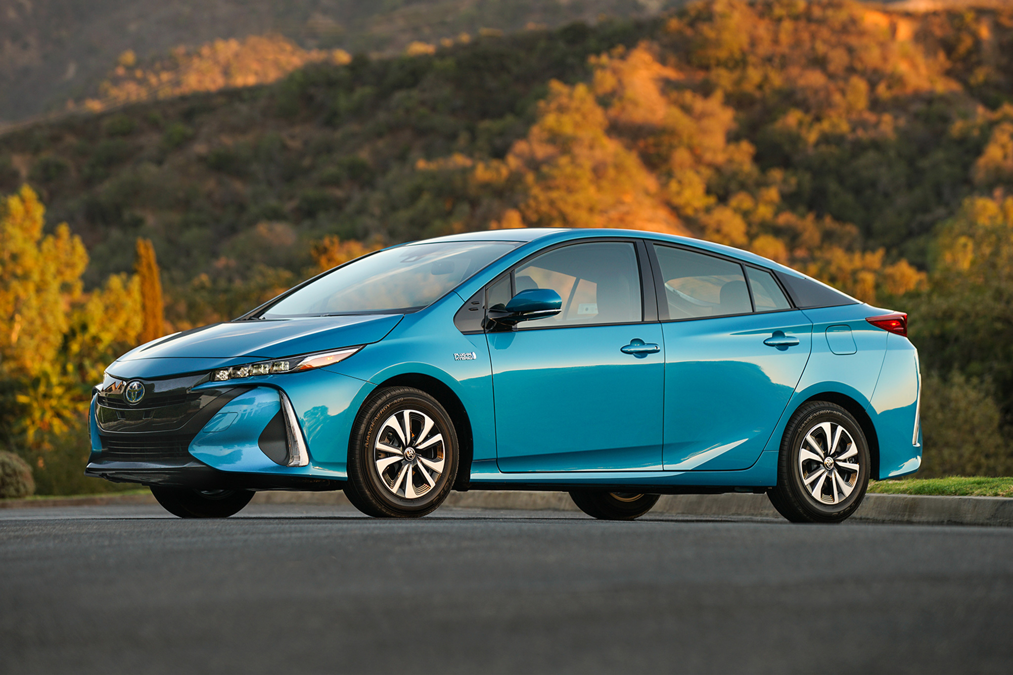 Hybrid car. Toyota Prius 2017. Тойота Приус Прайм 2017. Тойота Prius Hybrid 2017. Тойота Приус 2017г.