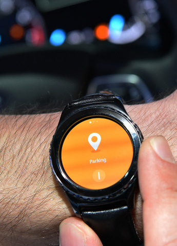 With the new Gear Auto Link app, Samsung Gear S2 and S3 smartwatch owners soon will be able to integrate with Ford SYNC®-equipped vehicles for convenient parking reminders and alerts to help them stay attentive while driving. (Photo: Business Wire)