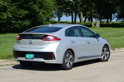 2017 Hyundai Ioniq Electric (select to view enlarged photo)