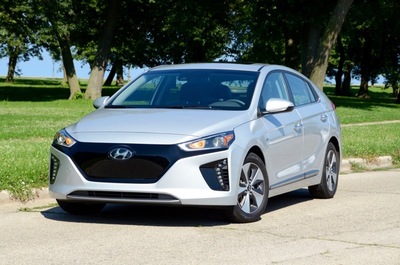 2017 Hyundai Ioniq Electric (select to view enlarged photo)