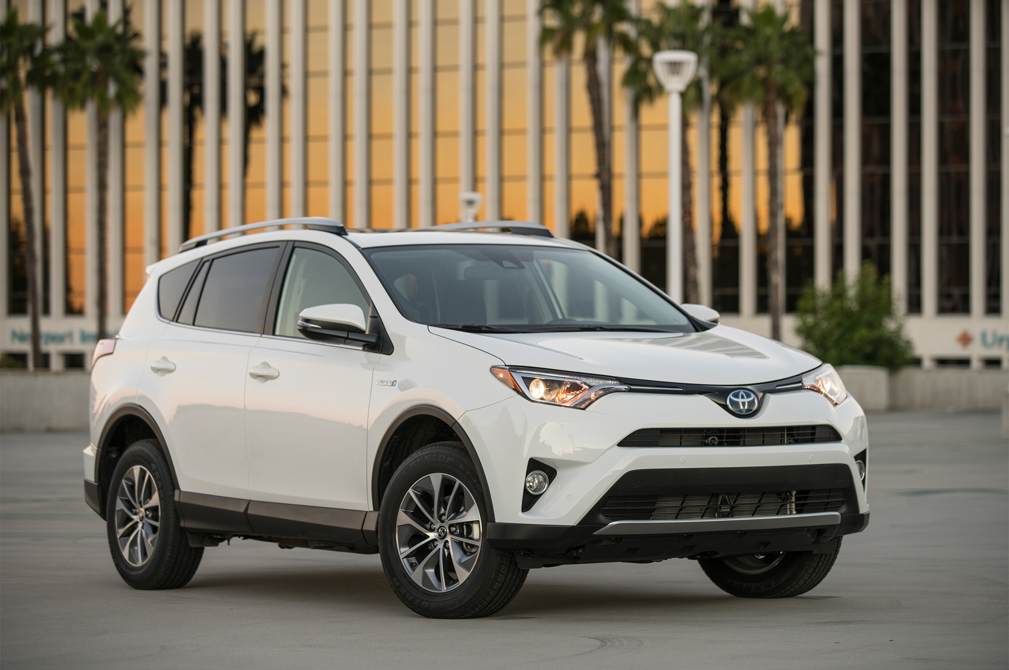 Какой рав лучше. Toyota rav4 2017. Рав 4 2017. Rav4 Toyota rav4. Тойота рав 4 2017.