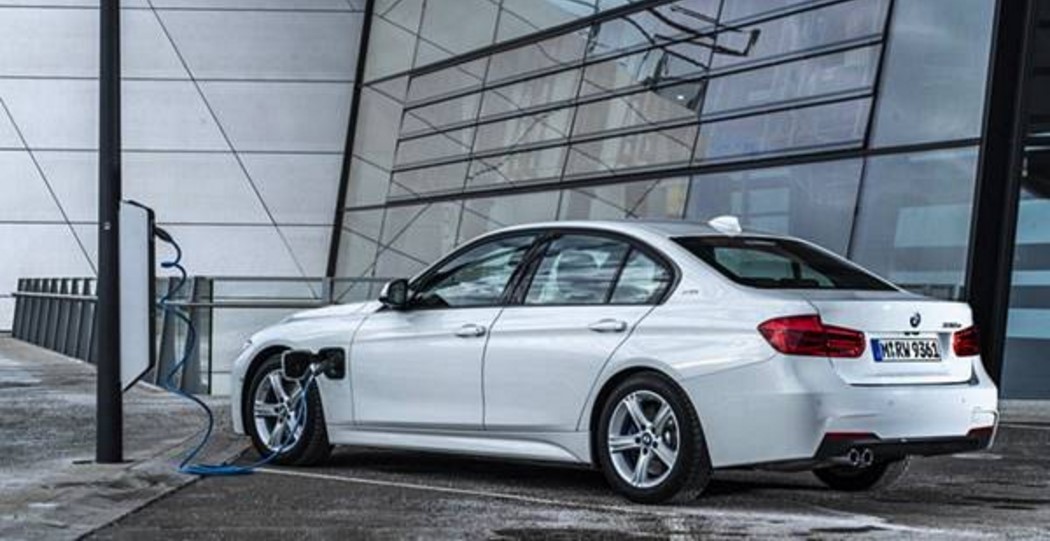 Nutteloos importeren Disco 2018 BMW 330e iPerformance Review By John Helig