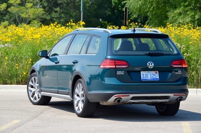 2018 Volkswagen Golf Alltrack (select to view enlarged photo)