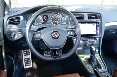 2018 Volkswagen Golf Alltrack (select to view enlarged photo)