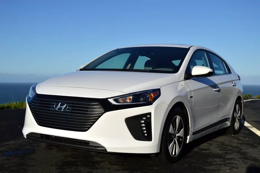Afbreken rechtbank haat 2019 Hyundai Ioniq Plug-In Hybrid Limited Review by David COLMAN - It's E15  Approved +VIDEO