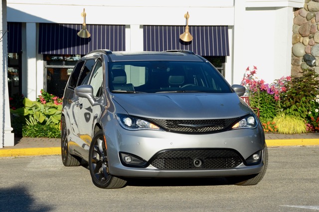 2020 Chrysler Pacifica Review