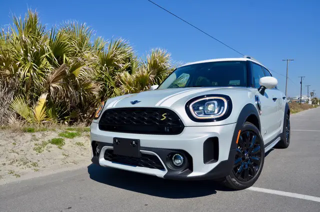2021 MINI Cooper SE Countryman ALL4 PHEV Review By Larry Nutson