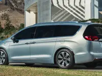 All-new Chrysler Pacifica Named "Best Minivan of 2016" in "Ultimate Minivan Challenge"