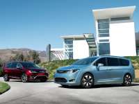 Chrysler Expands 2017 Pacifica Lineup With Addition of Touring Plus Model +VIDEO