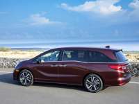 Redesigned 2018 Honda Odyssey Minivan On-Sale Tomorrow +VIDEO
