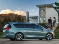 2018 Chrysler Pacifica Offers 4G LTE Wi-Fi With Unlimited Data From AT&T