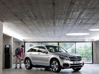 Mercedes-Benz GLC F-CELL goes into preproduction: world's first electric vehicle with fuel-cell/battery powertrain