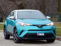 Geico Auto News - 2018 Toyota C-HR Coupe Review By Larry Nutson