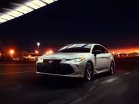 Toyota Celebrates a Sedan Serious About Play: the All-New Avalon +VIDEO