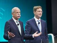 Daimler sets its course for the future: Dieter Zetsche to succeed Manfred Bischoff in the Supervisory Board – Ola Källenius to become Chairman of the Board of Management of Daimler AG in 2019