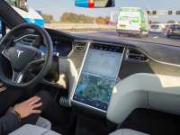 Consumer Reports: Tesla Automated Lane Changes Are Risky