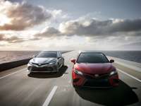 2018 Toyota Camry and Camry Hybrid Debut at Canadian International Auto Show +VIDEO